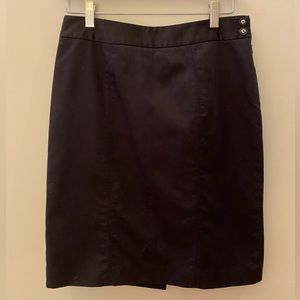 White House Black Market pencil skirt with beautiful sheen on it Size 2 NWOT